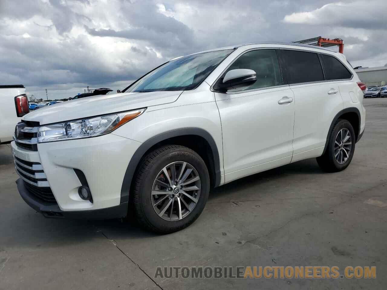 5TDKZRFH1JS273690 TOYOTA HIGHLANDER 2018