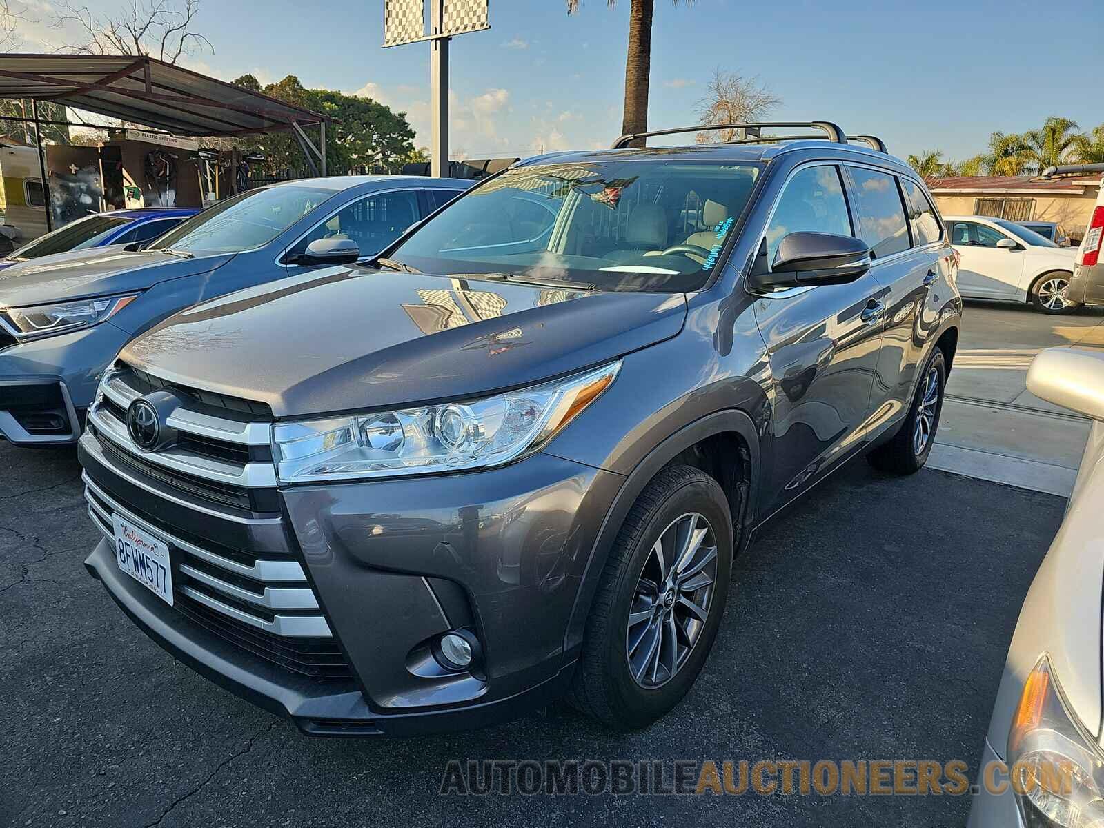 5TDKZRFH1KS552896 Toyota Highlander 2019