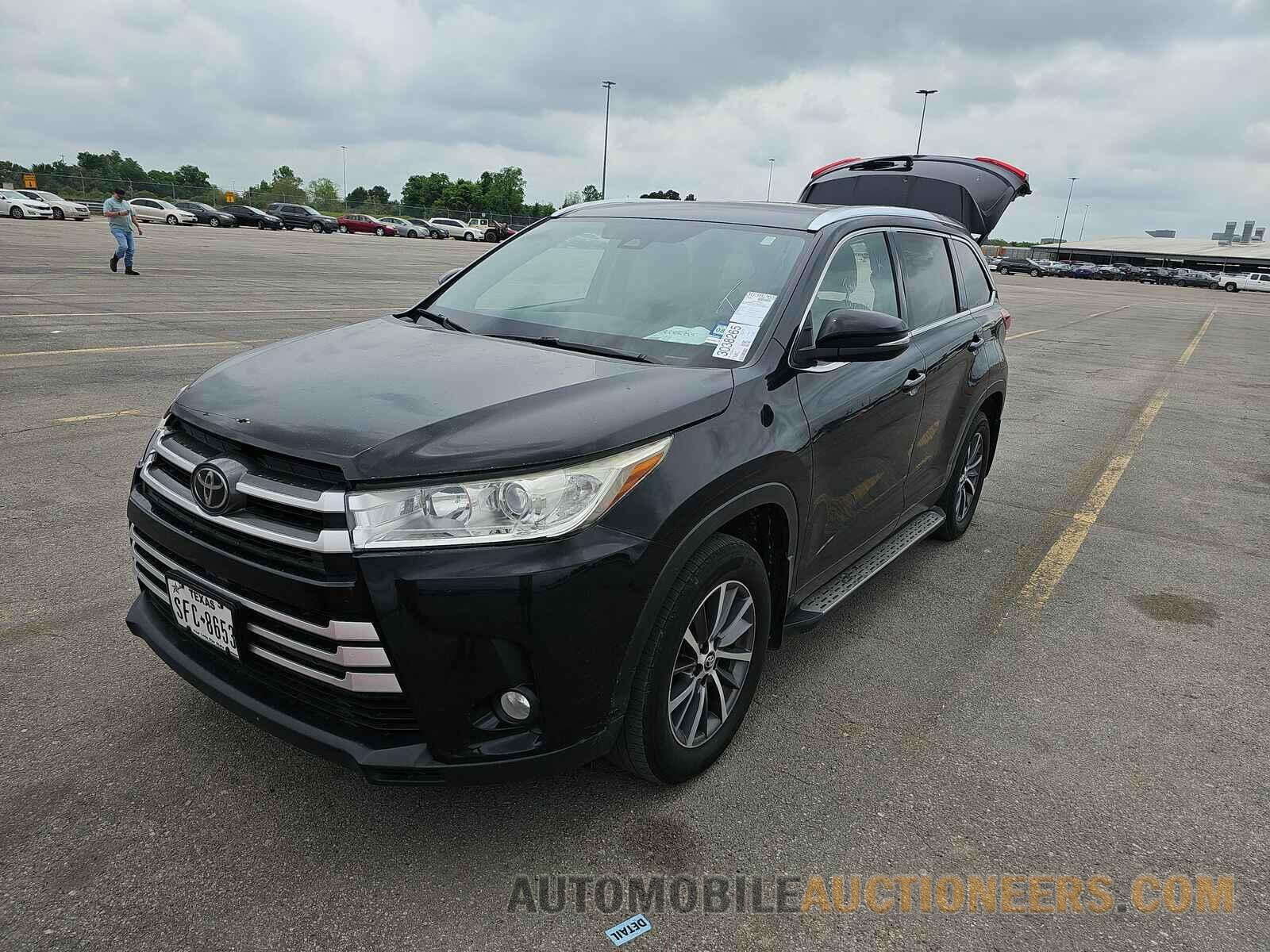 5TDKZRFH1KS560576 Toyota Highlander 2019