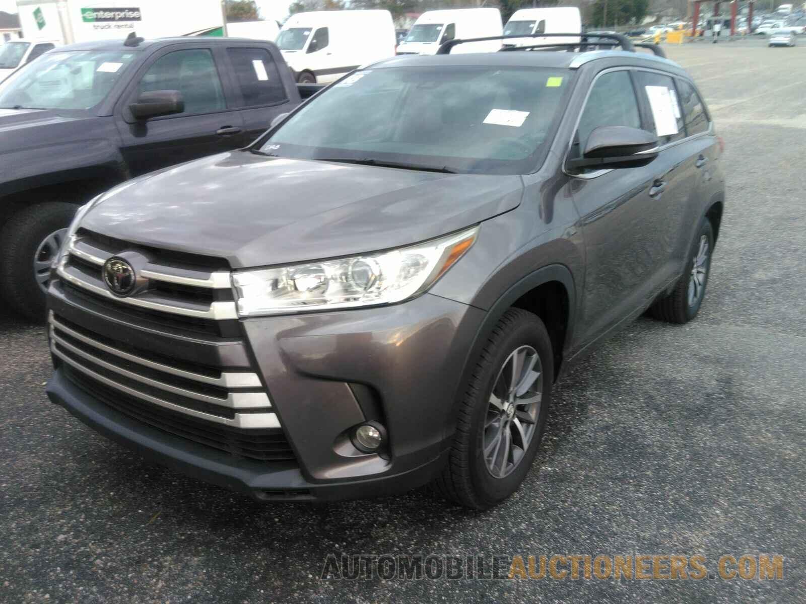 5TDKZRFH2JS527942 Toyota Highlander 2018