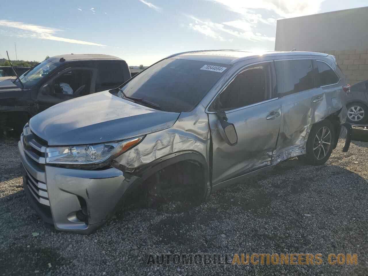 5TDKZRFH2JS528590 TOYOTA HIGHLANDER 2018