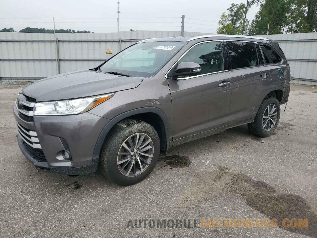 5TDKZRFH2JS532882 TOYOTA HIGHLANDER 2018