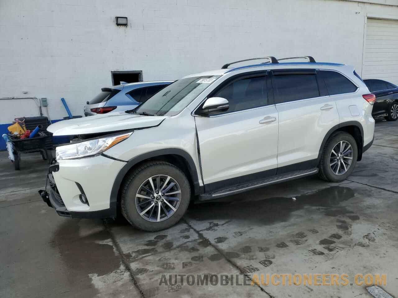 5TDKZRFH2KS557265 TOYOTA HIGHLANDER 2019