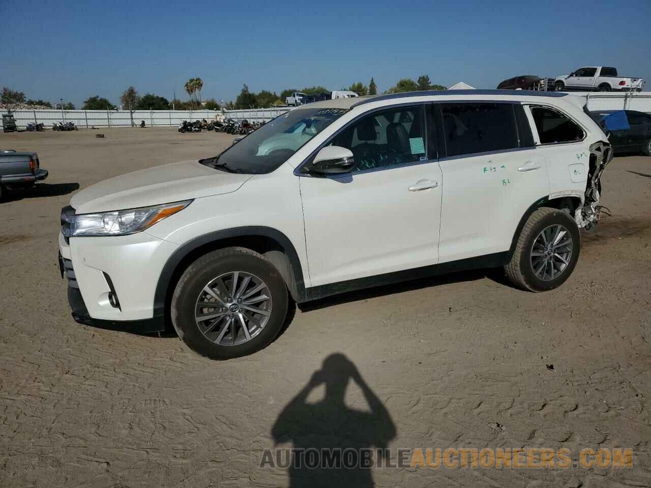 5TDKZRFH2KS559386 TOYOTA HIGHLANDER 2019