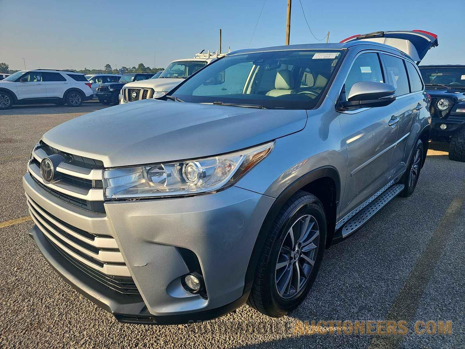 5TDKZRFH3HS517494 Toyota Highlander 2017