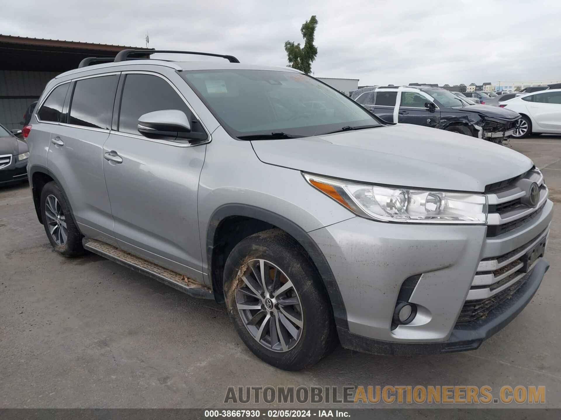 5TDKZRFH3JS261900 TOYOTA HIGHLANDER 2018