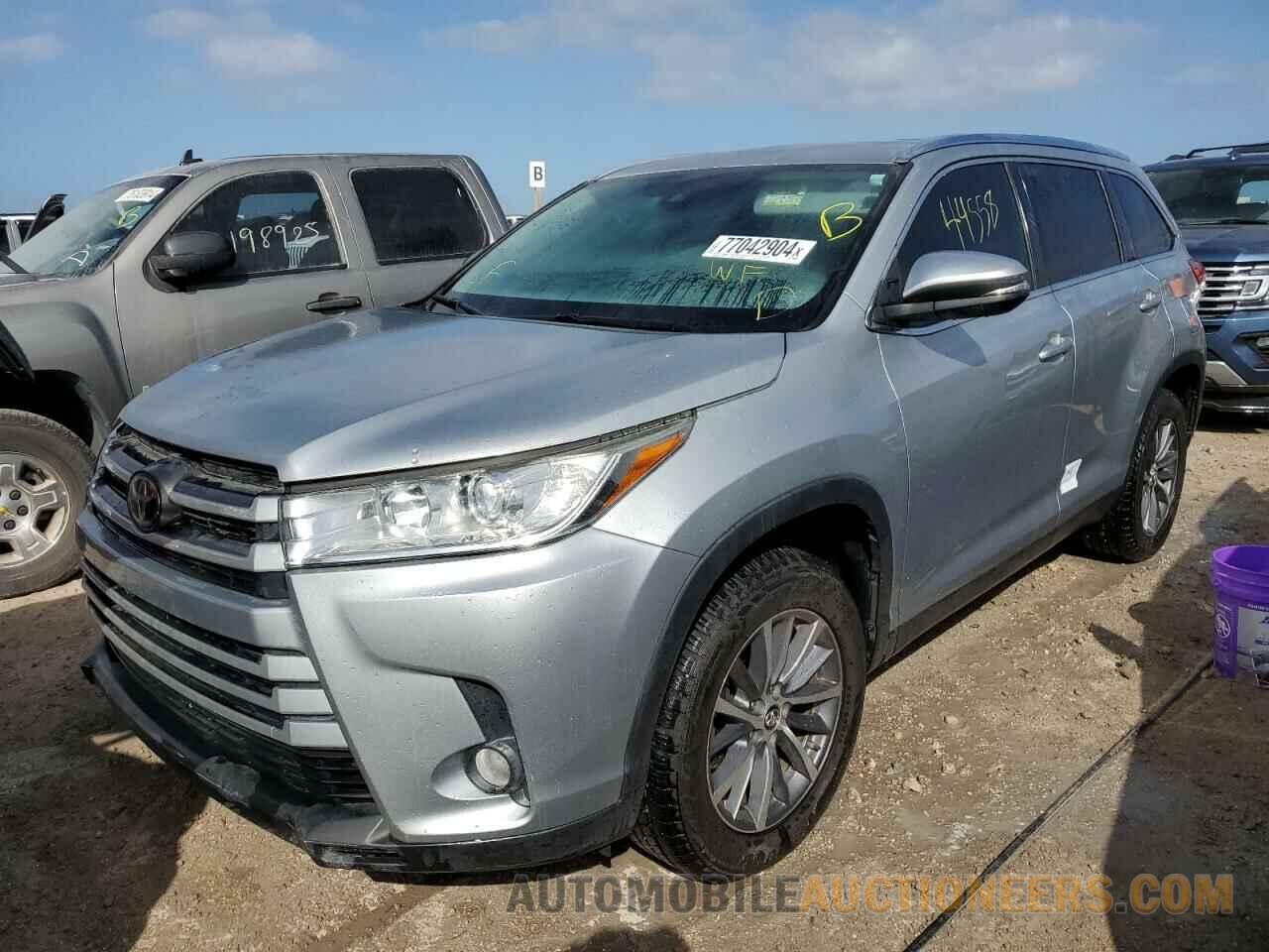 5TDKZRFH3KS565598 TOYOTA HIGHLANDER 2019