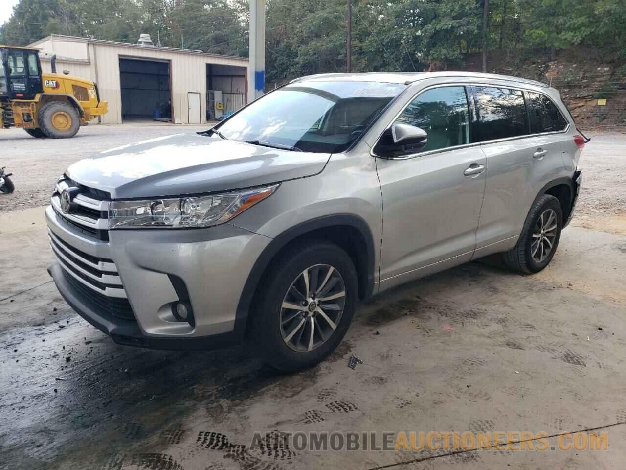 5TDKZRFH4JS285882 TOYOTA HIGHLANDER 2018