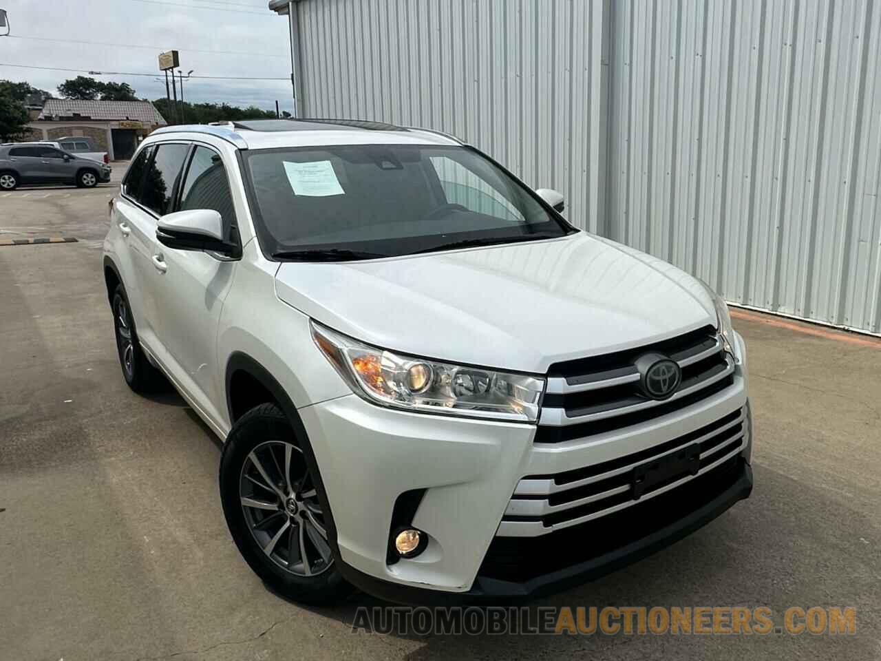 5TDKZRFH5JS279668 TOYOTA HIGHLANDER 2018