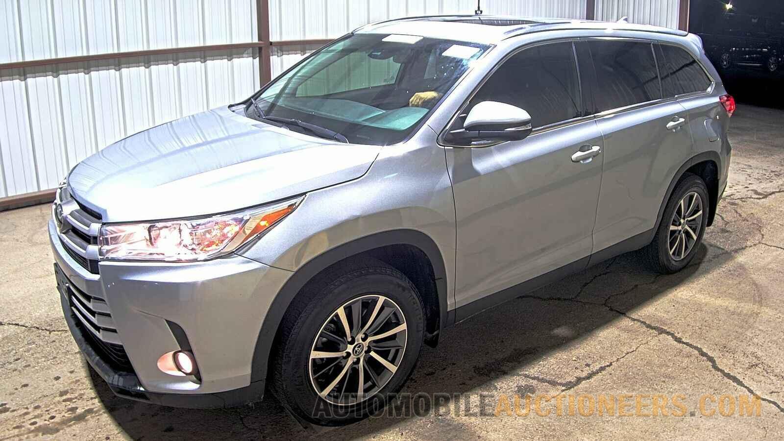 5TDKZRFH5KS556501 Toyota Highlander 2019