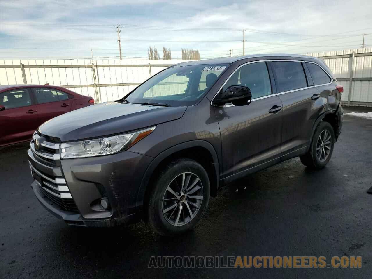 5TDKZRFH5KS559396 TOYOTA HIGHLANDER 2019