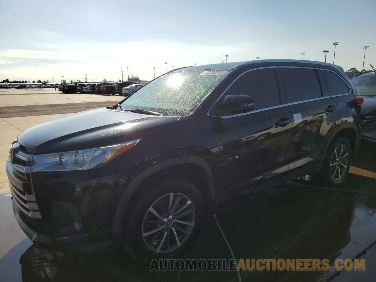 5TDKZRFH5KS569975 TOYOTA HIGHLANDER 2019