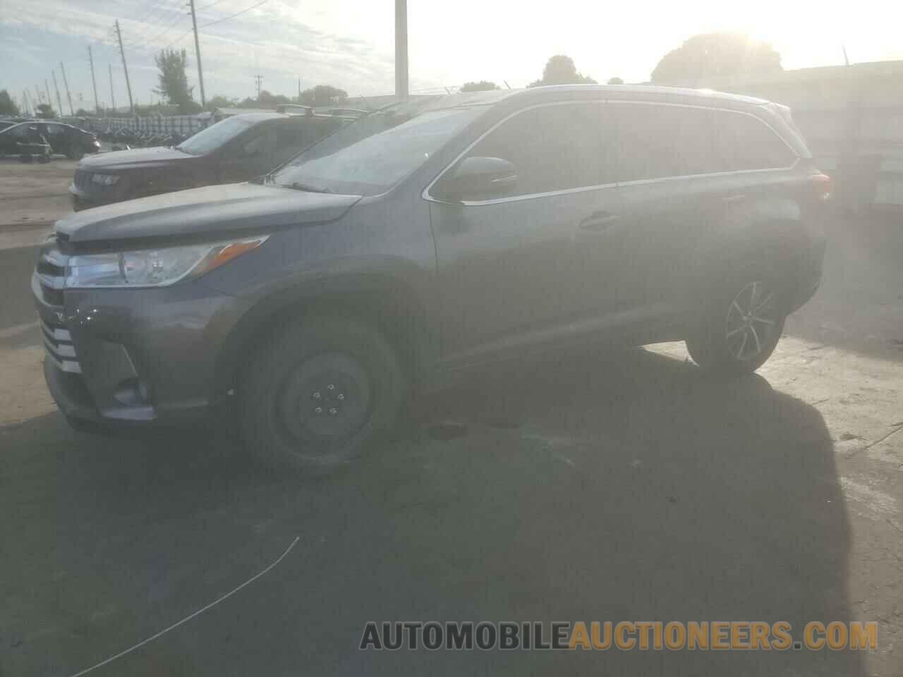 5TDKZRFH6HS518395 TOYOTA HIGHLANDER 2017