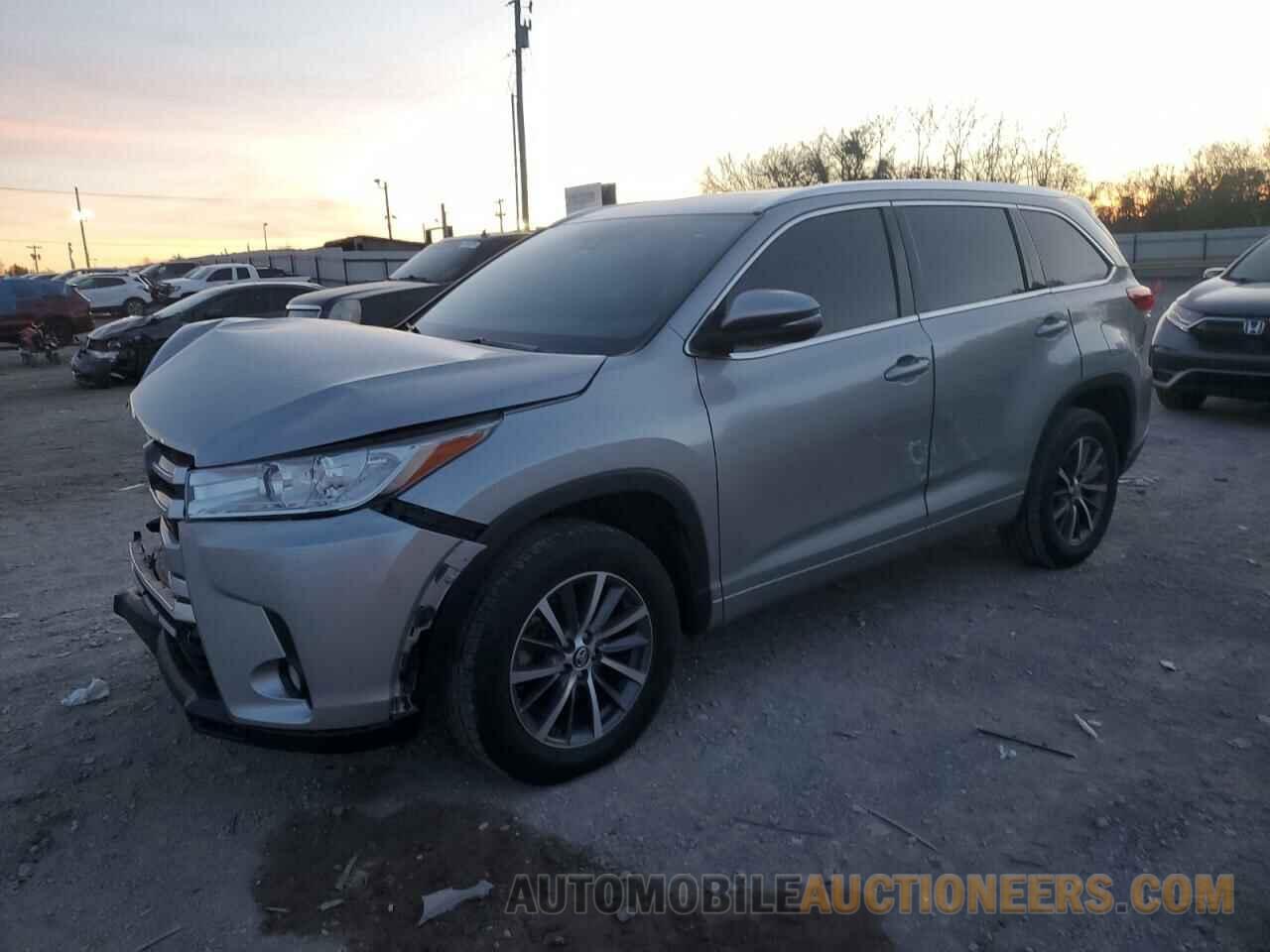 5TDKZRFH6JS537616 TOYOTA HIGHLANDER 2018