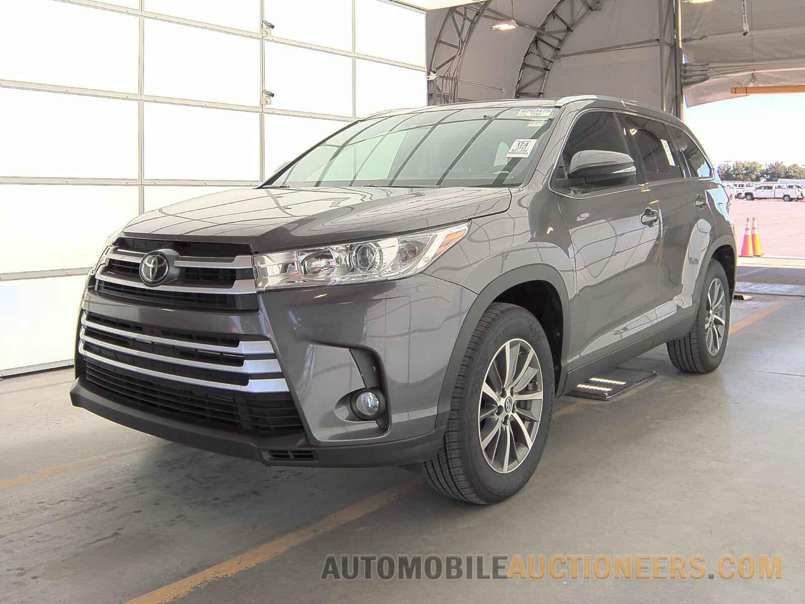 5TDKZRFH6KS305437 Toyota Highlander 2019