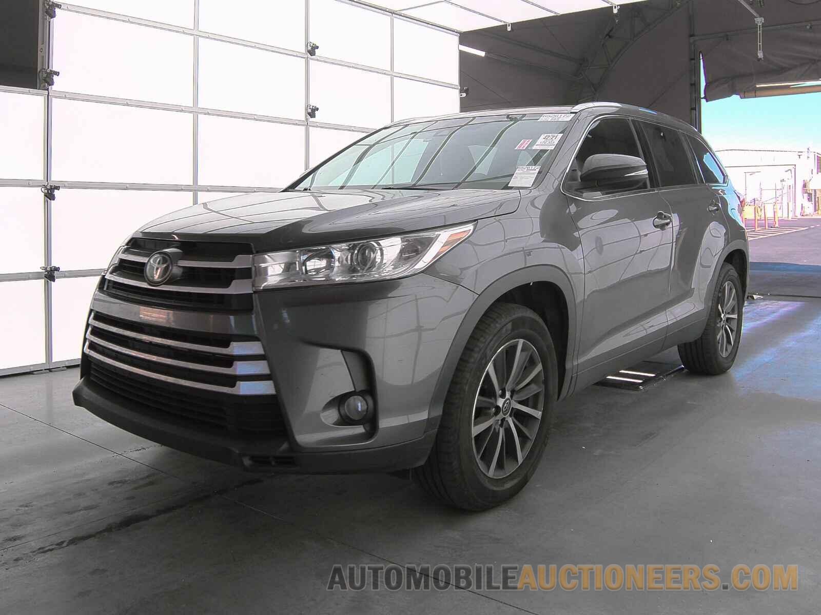 5TDKZRFH6KS550982 Toyota Highlander 2019