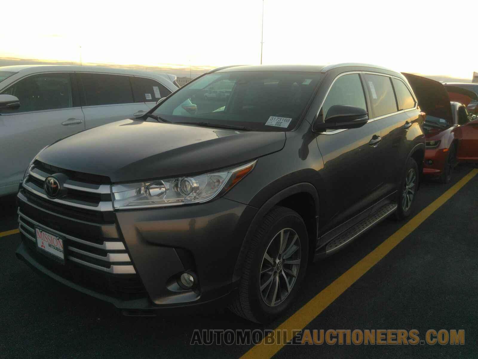 5TDKZRFH6KS572142 Toyota Highlander 2019