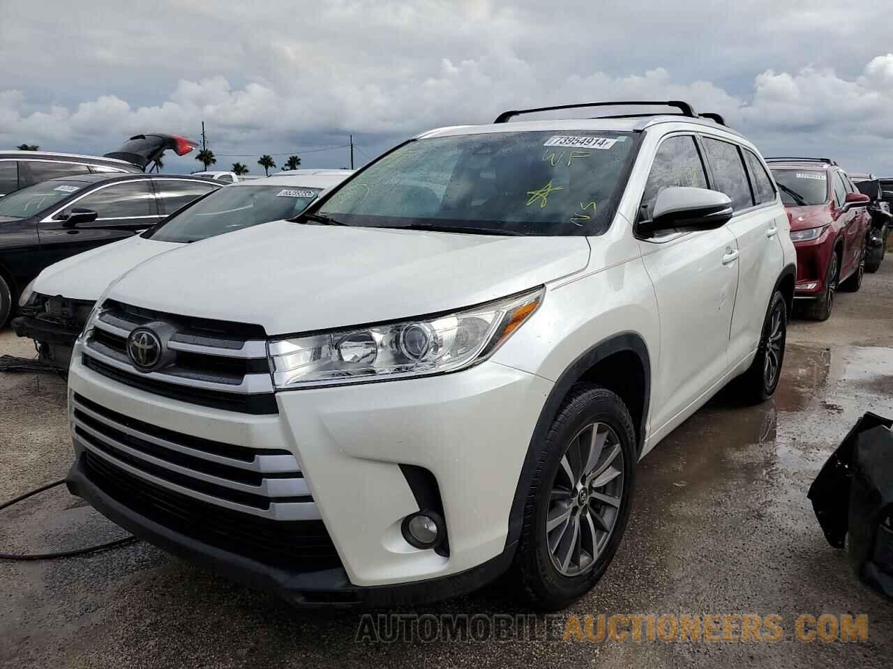 5TDKZRFH7JS281633 TOYOTA HIGHLANDER 2018