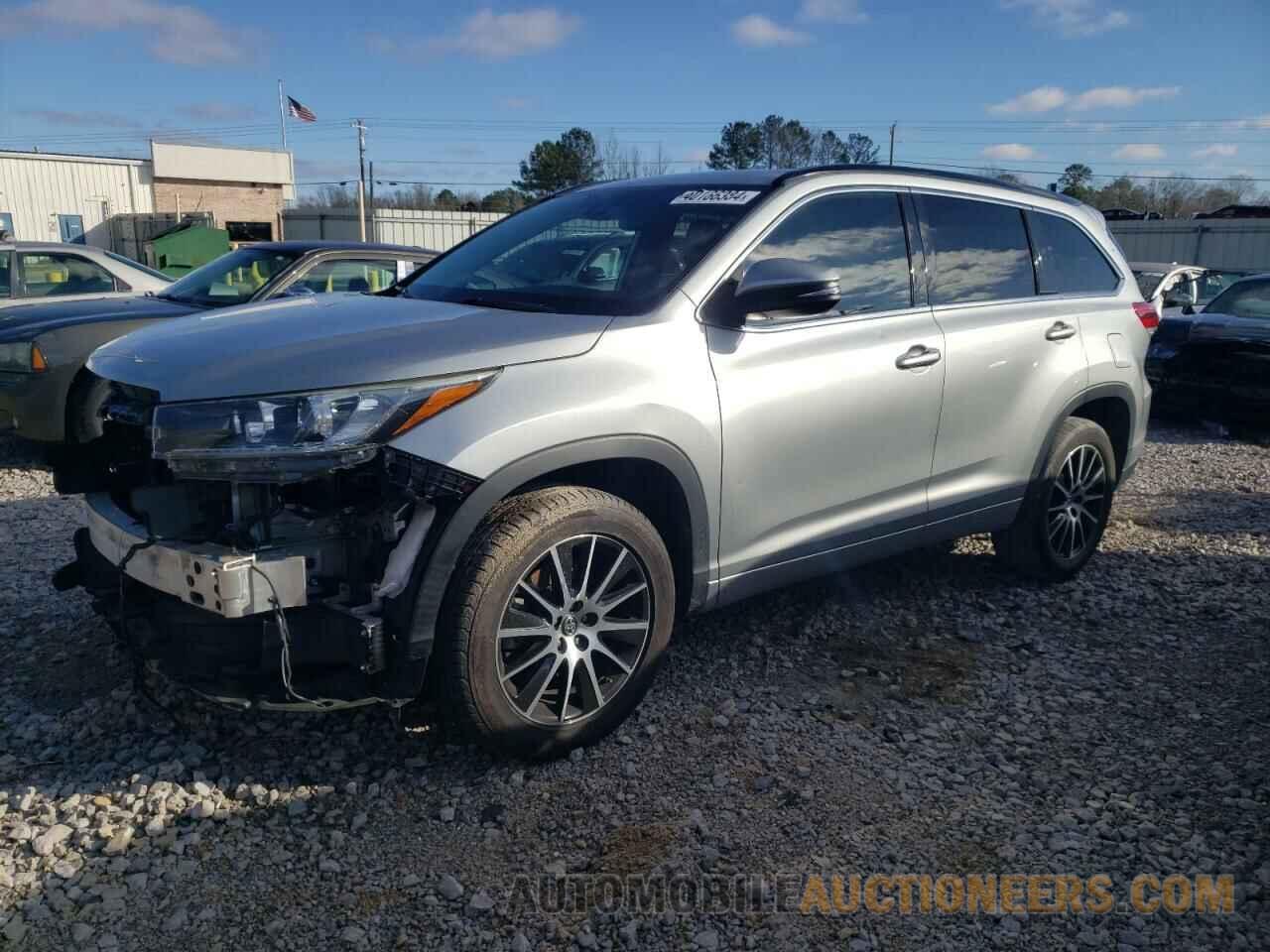 5TDKZRFH7JS526768 TOYOTA HIGHLANDER 2018