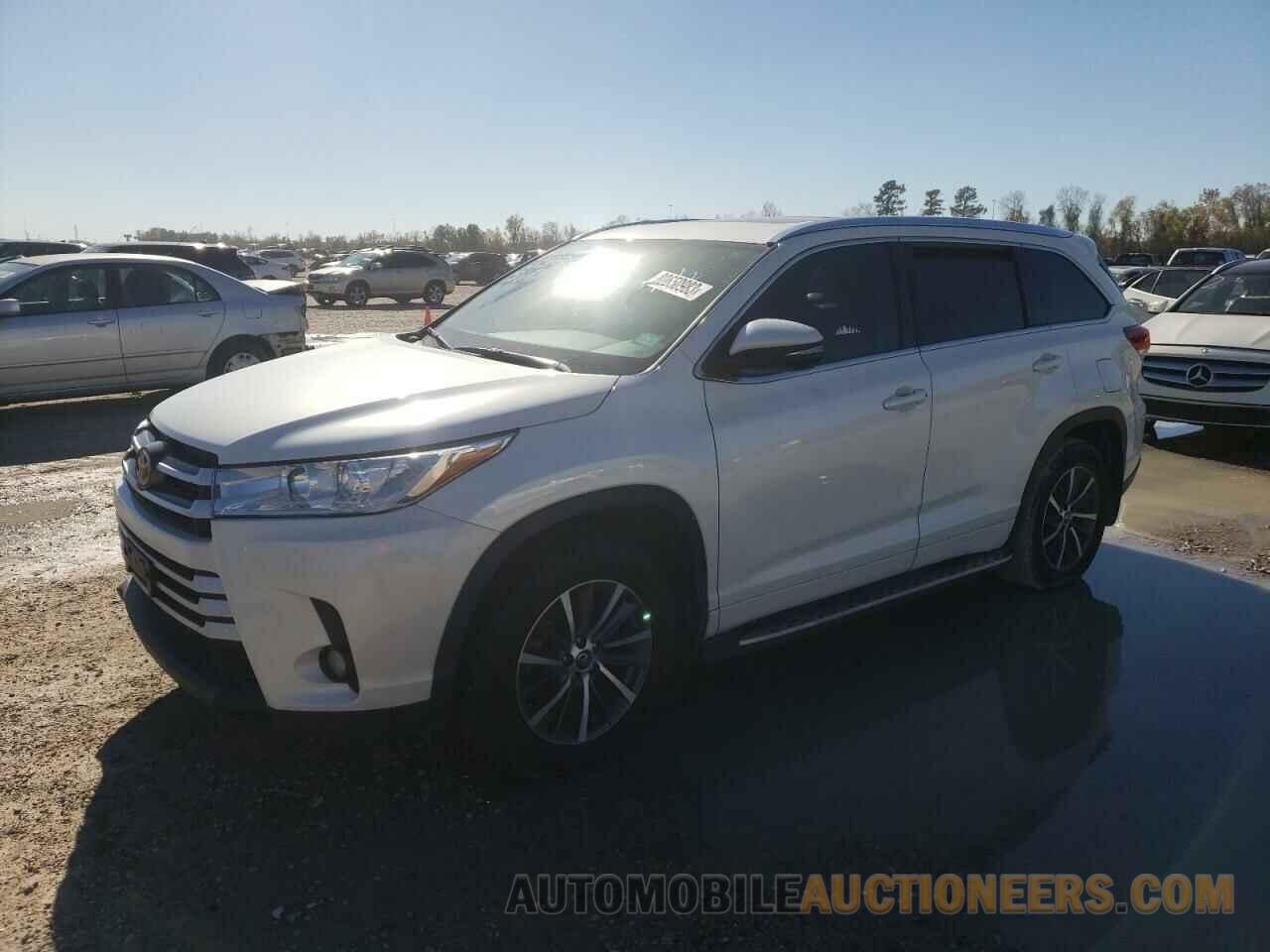 5TDKZRFH7JS548088 TOYOTA HIGHLANDER 2018