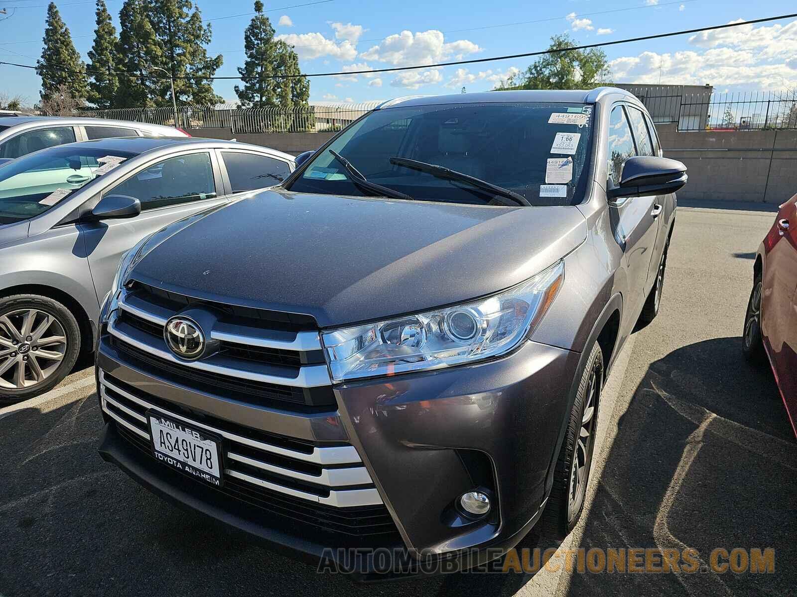 5TDKZRFH7KS563143 Toyota Highlander 2019