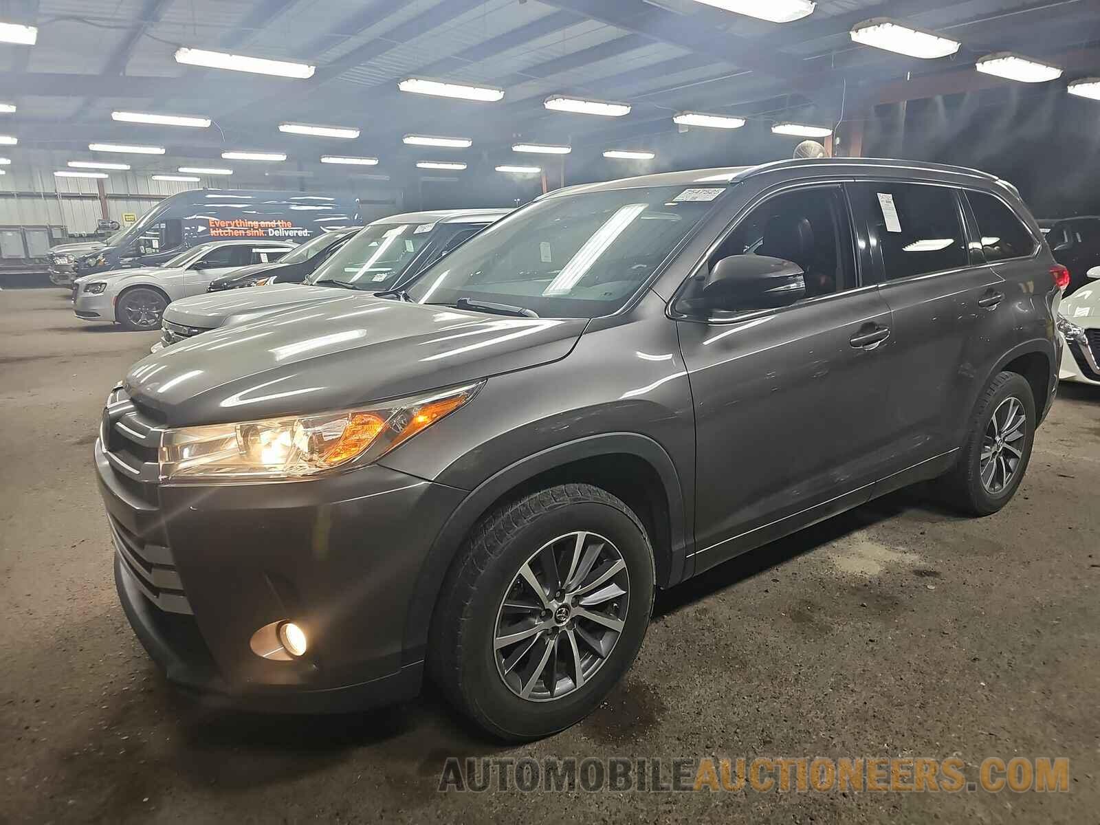 5TDKZRFH8HS198934 Toyota Highlander 2017