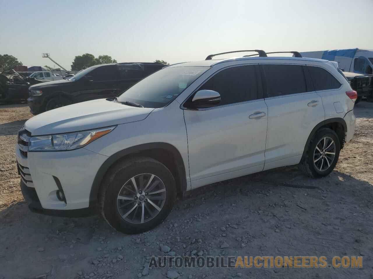 5TDKZRFH9JS530689 TOYOTA HIGHLANDER 2018