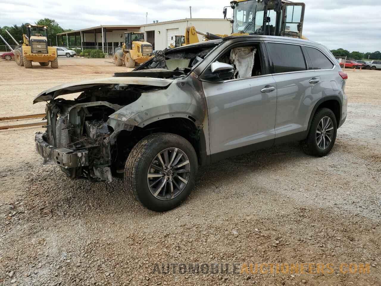 5TDKZRFH9KS356317 TOYOTA HIGHLANDER 2019