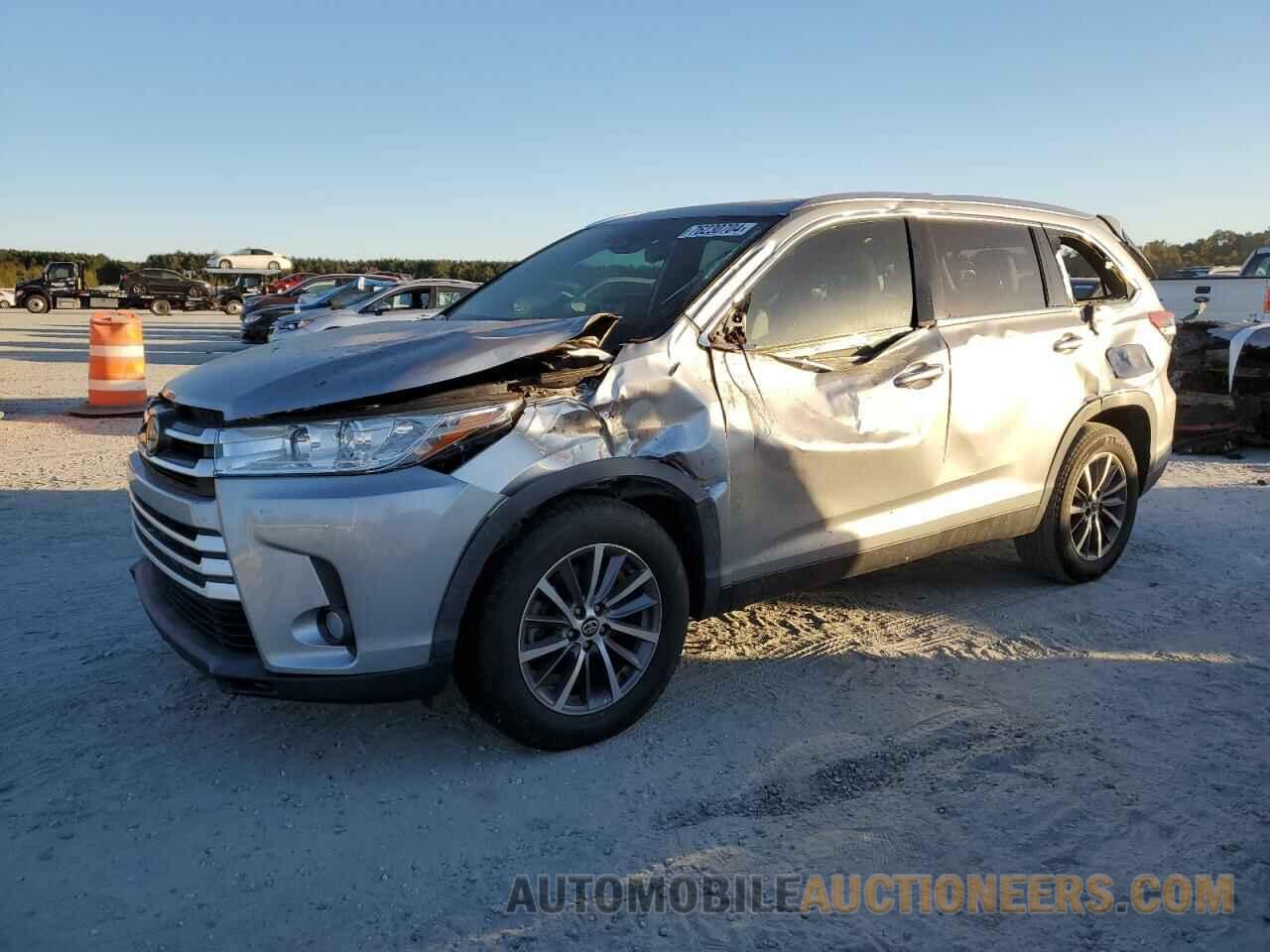 5TDKZRFH9KS561958 TOYOTA HIGHLANDER 2019