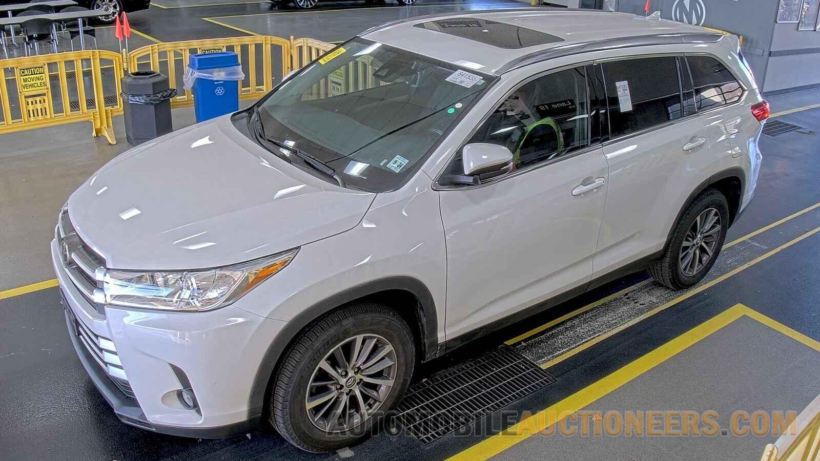 5TDKZRFH9KS565721 Toyota Highlander 2019