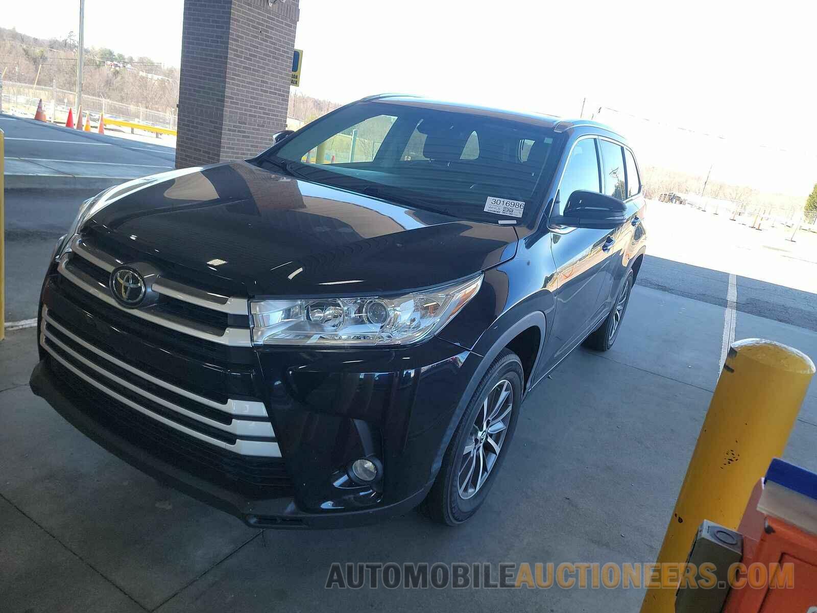 5TDKZRFH9KS566674 Toyota Highlander 2019