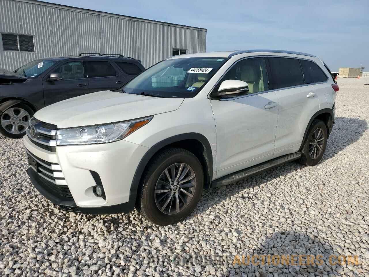 5TDKZRFHXHS189801 TOYOTA HIGHLANDER 2017