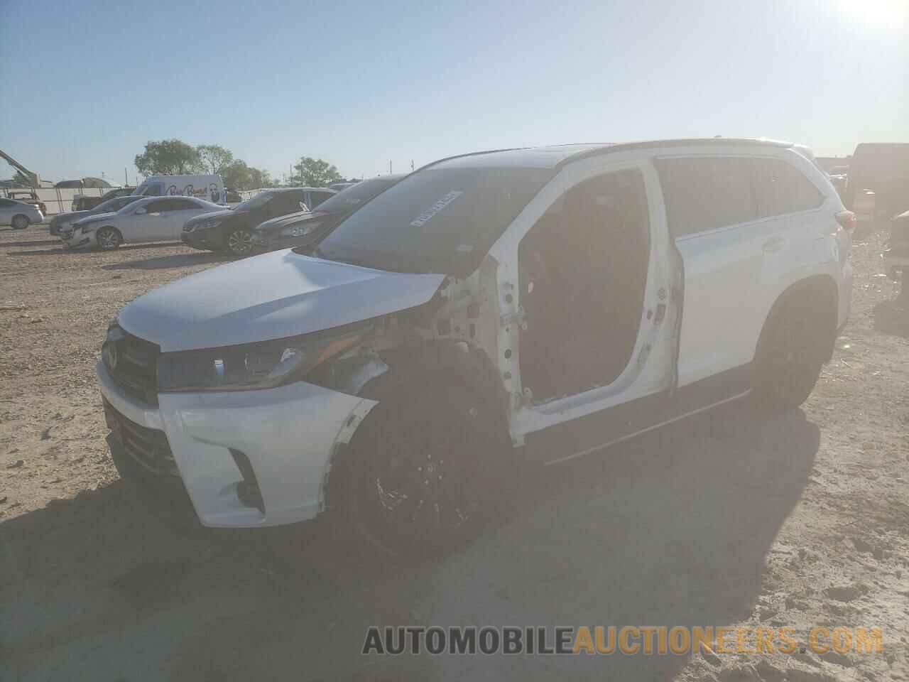 5TDKZRFHXKS354818 TOYOTA HIGHLANDER 2019