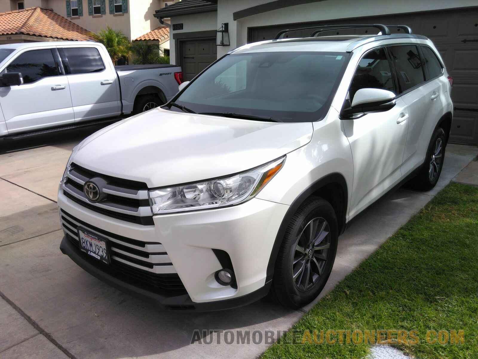 5TDKZRFHXKS565095 Toyota Highlander 2019