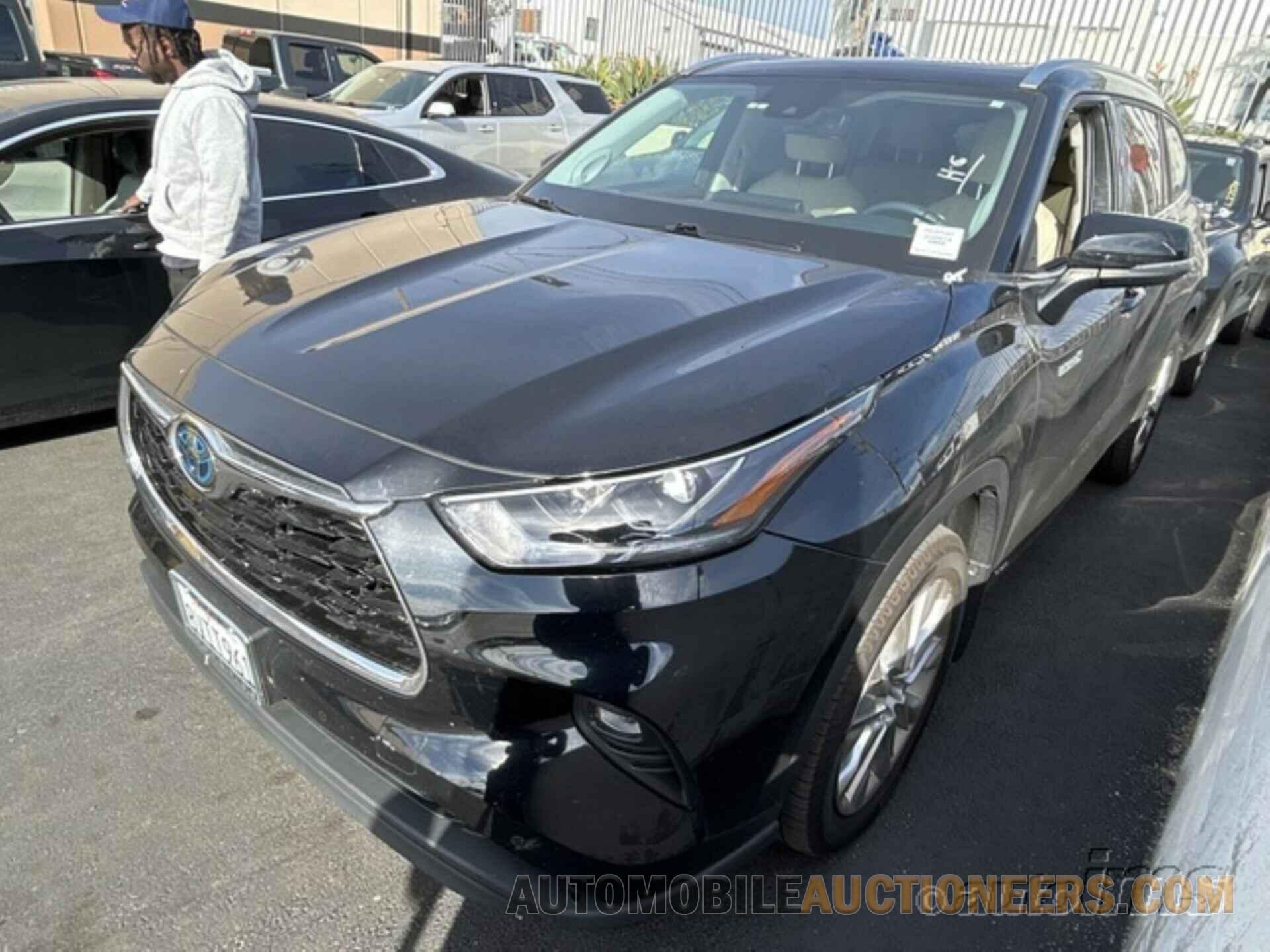 5TDXBRCH5MS529929 TOYOTA HIGHLANDER 2021