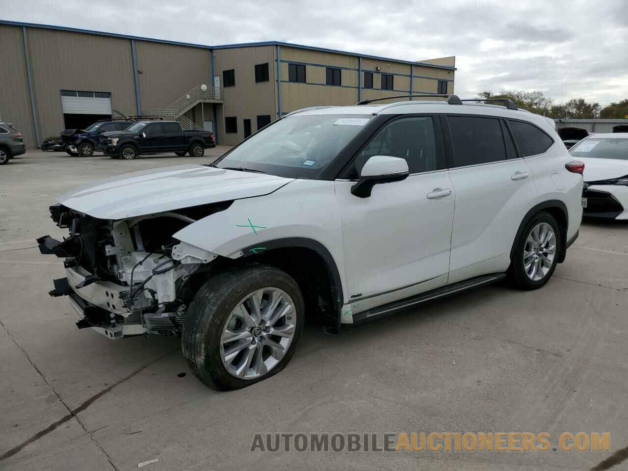 5TDXBRCHXNS537980 TOYOTA HIGHLANDER 2022