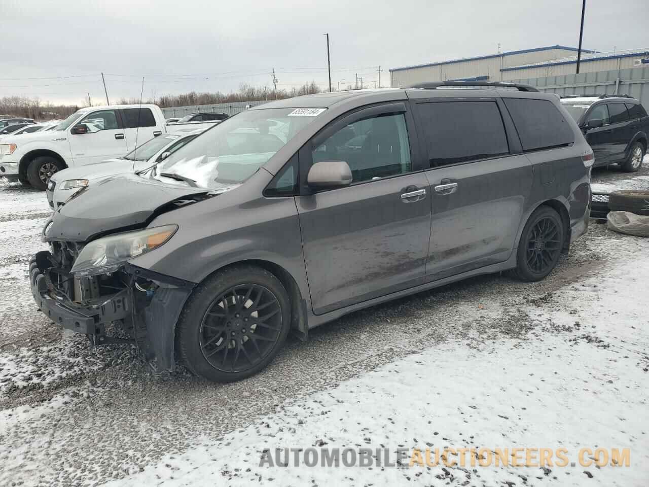 5TDXK3DC0DS374187 TOYOTA SIENNA 2013