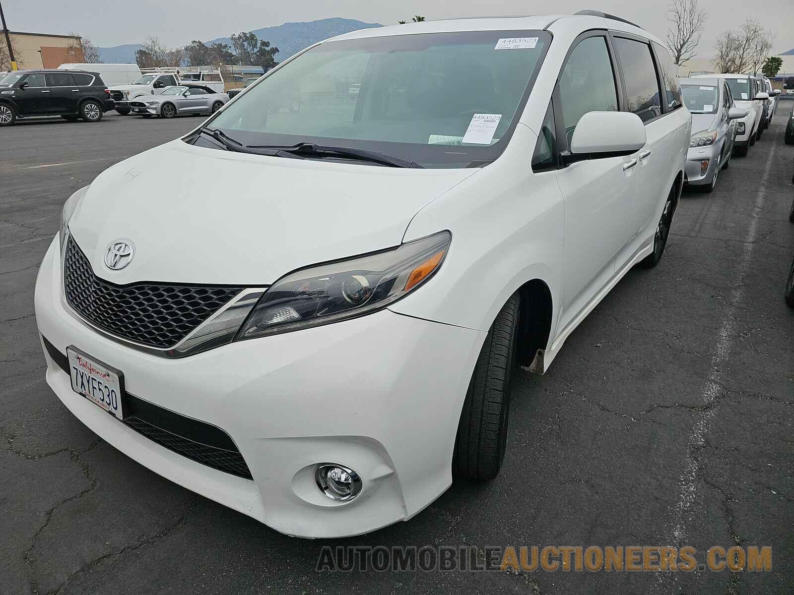 5TDXK3DC1FS623325 Toyota Sienna 2015