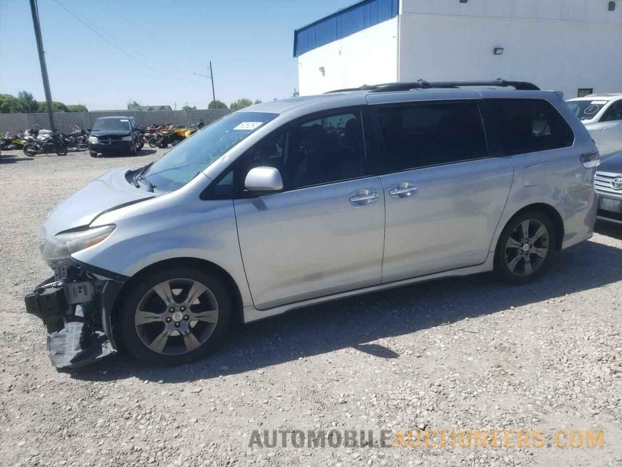 5TDXK3DC1FS631005 TOYOTA SIENNA 2015