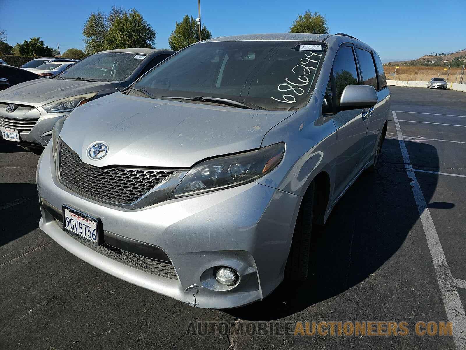 5TDXK3DC1FS686294 Toyota Sienna 2015