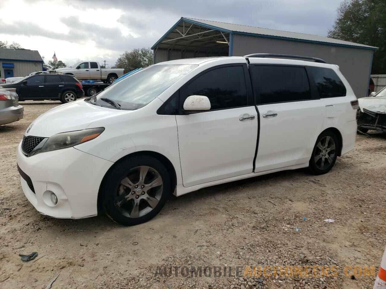 5TDXK3DC2FS532693 TOYOTA SIENNA 2015