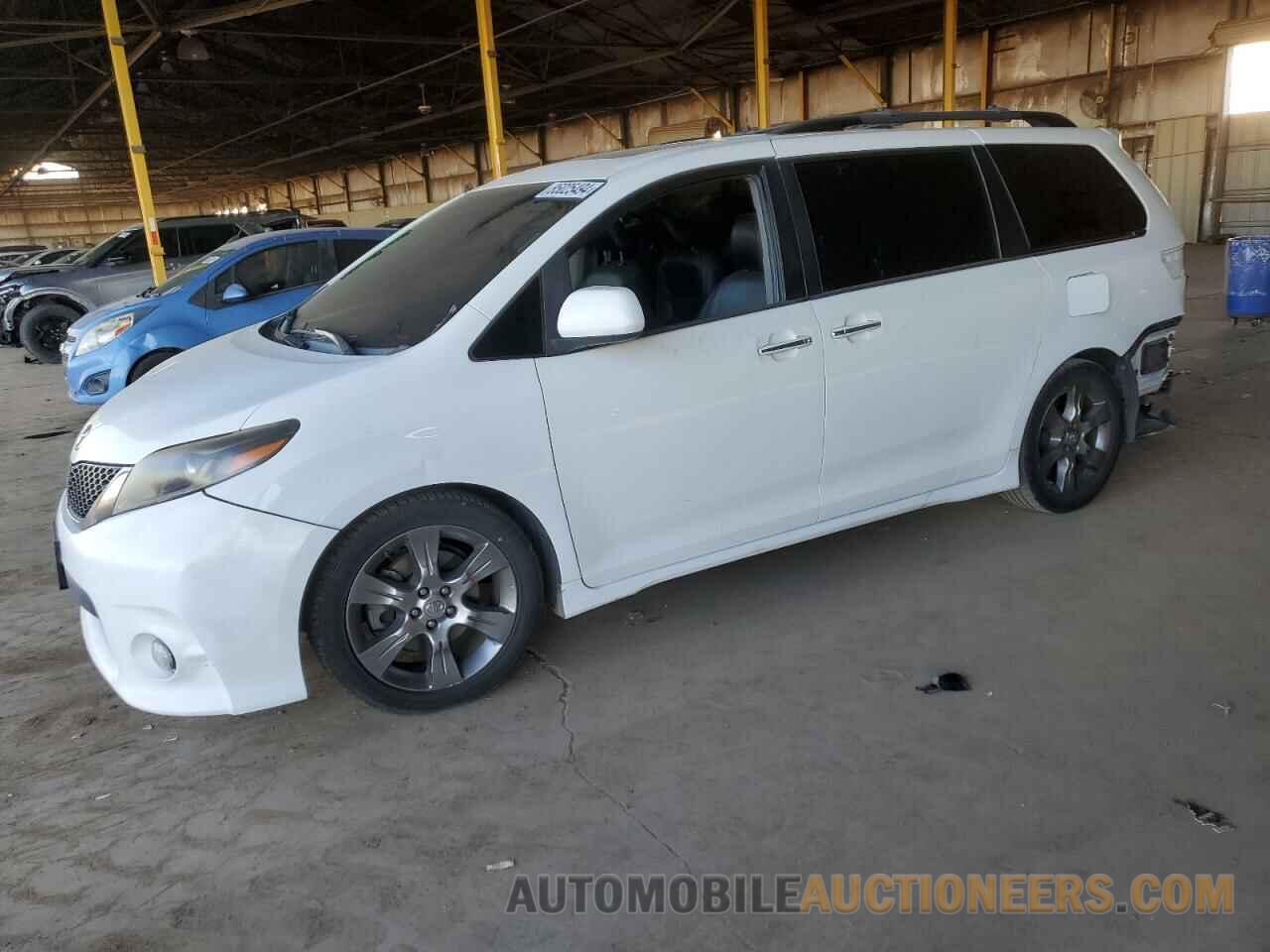 5TDXK3DC2FS556041 TOYOTA SIENNA 2015