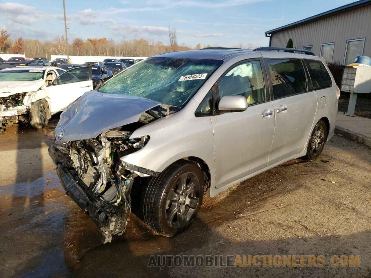 5TDXK3DC3FS583135 TOYOTA SIENNA 2015