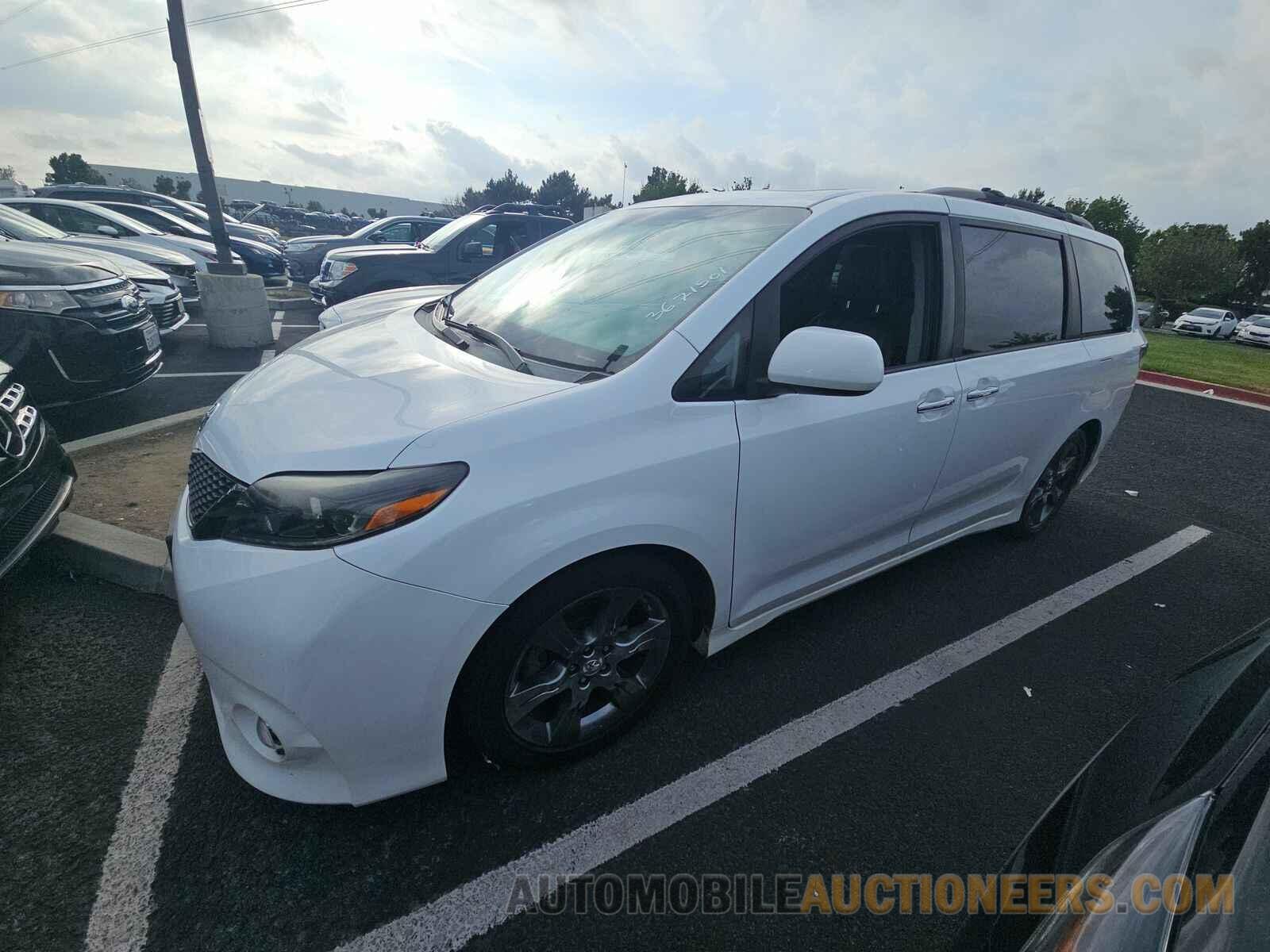 5TDXK3DC6FS687098 Toyota Sienna 2015