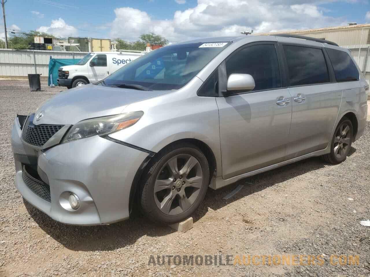 5TDXK3DC8FS572180 TOYOTA SIENNA 2015