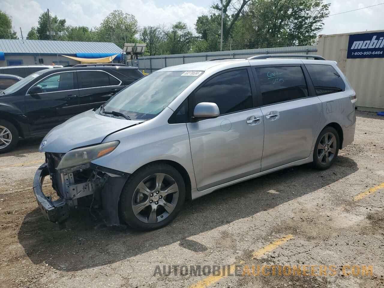 5TDXK3DC8FS584975 TOYOTA SIENNA 2015