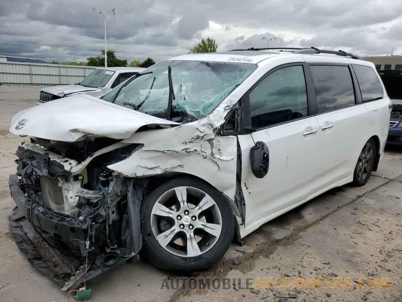 5TDXK3DC9FS571782 TOYOTA SIENNA 2015