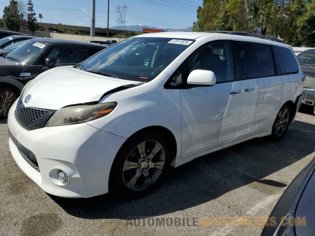 5TDXK3DC9FS629454 TOYOTA SIENNA 2015