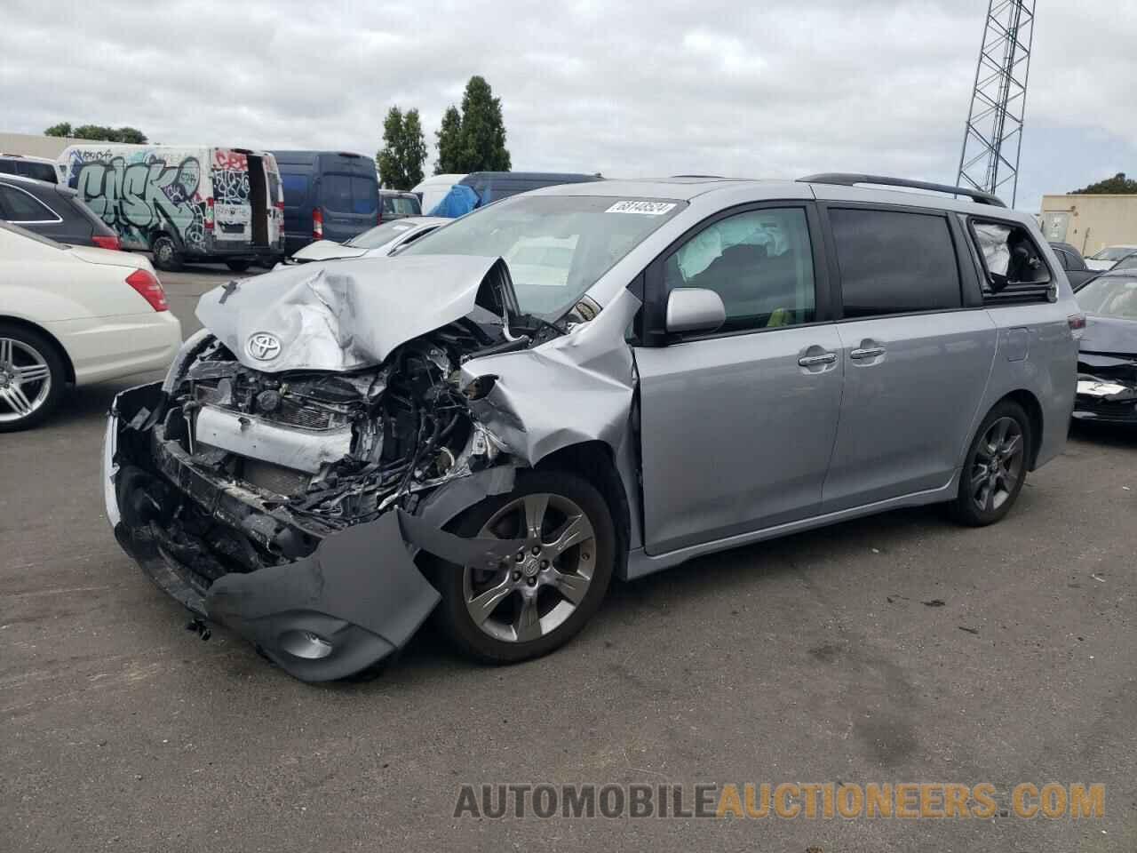 5TDXK3DCXFS684852 TOYOTA SIENNA 2015