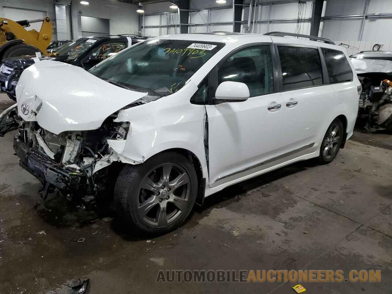 5TDXZ3DC0HS802910 TOYOTA SIENNA 2017